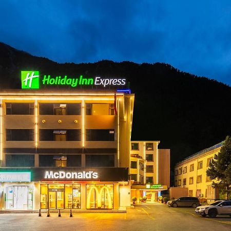Holiday Inn Express Jiuzhaigou,Only 600 Meters To Jiuzhaigou Park By Ihg Exterior photo