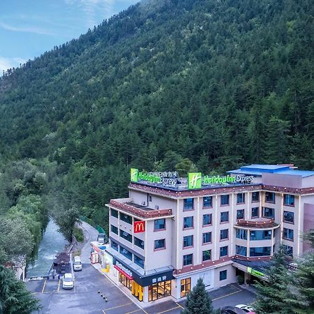 Holiday Inn Express Jiuzhaigou,Only 600 Meters To Jiuzhaigou Park By Ihg Exterior photo